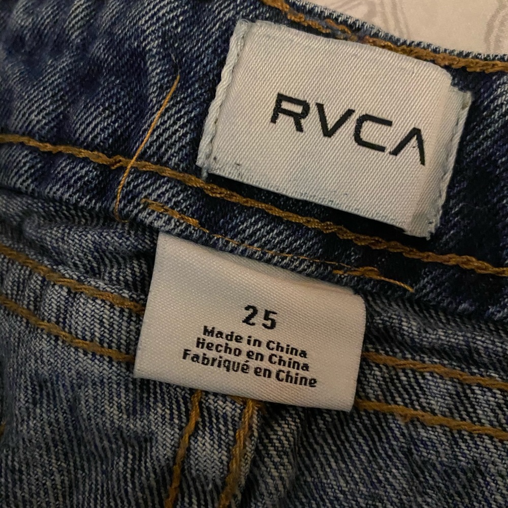 RVCA - Picture 3 of 5